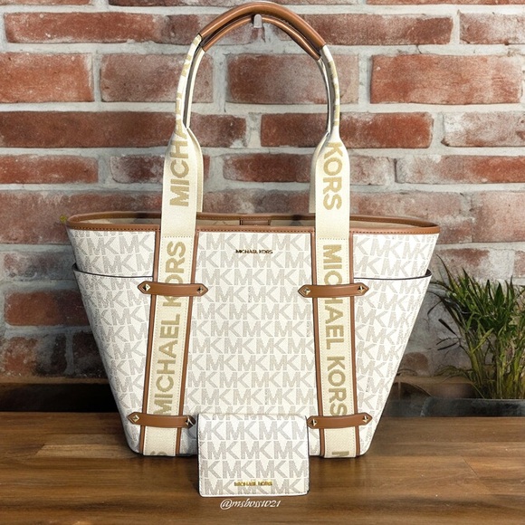 Micheal Kors Maeve Large Tote + Wallet in Vanilla NWT - Picture 1 of 7
